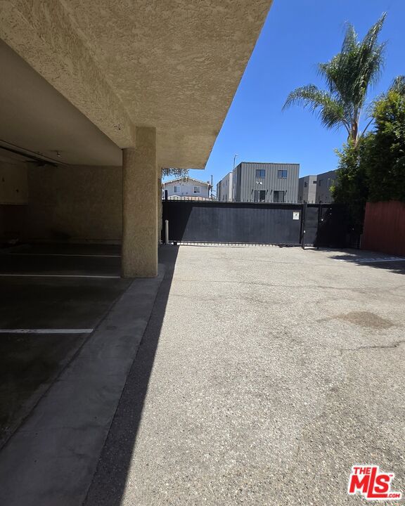 2219 S Crenshaw Boulevard 5 Property Photo 15