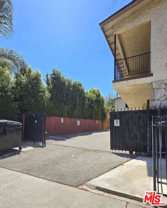 2219 S Crenshaw Boulevard 5 Property Photo 17