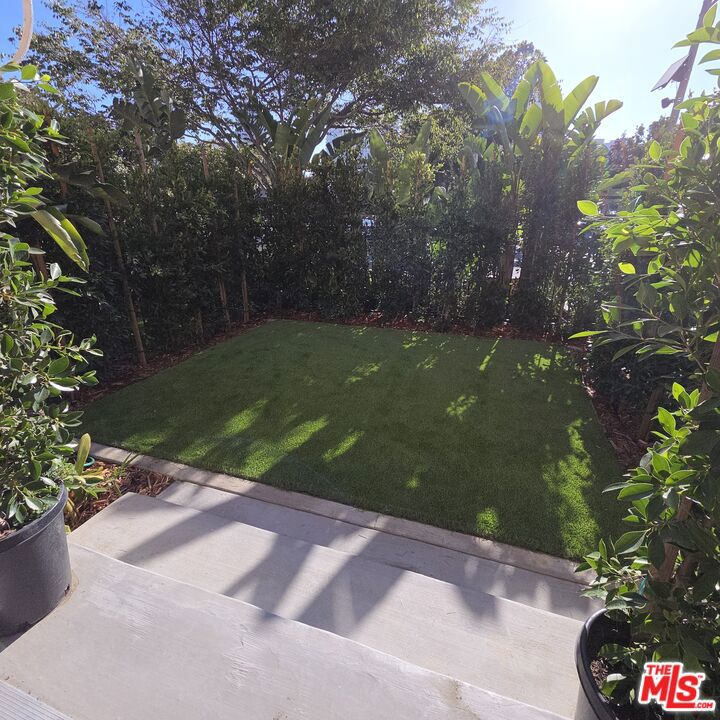 418 S Roxbury Drive Property Photo 4