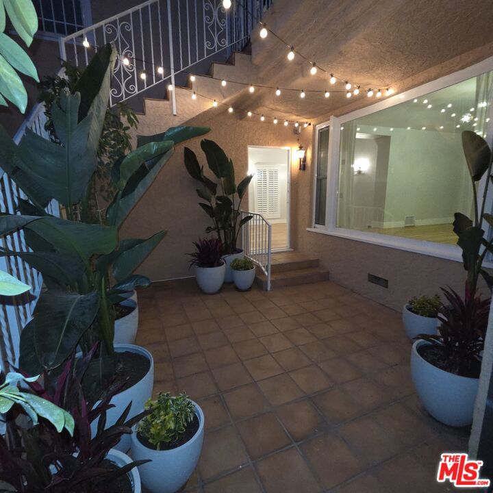 418 S Roxbury Drive Property Photo 5