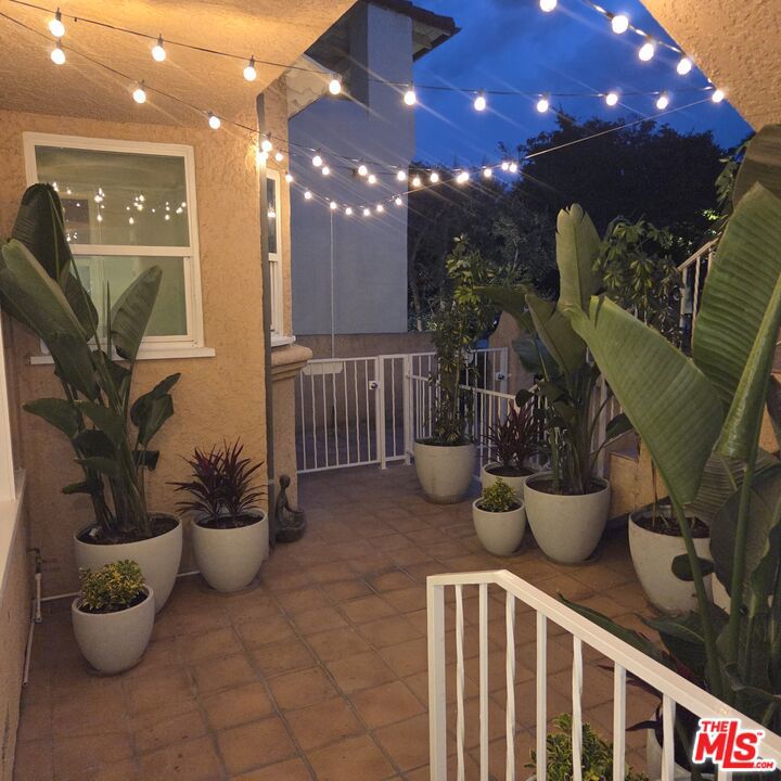418 S Roxbury Drive Property Photo 6
