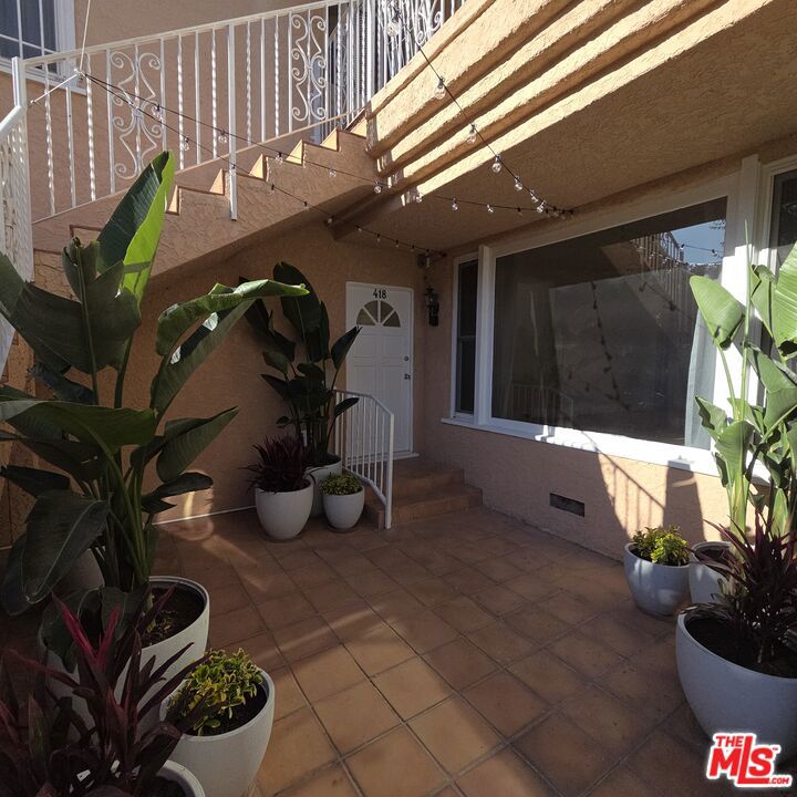418 S Roxbury Drive Property Photo 8
