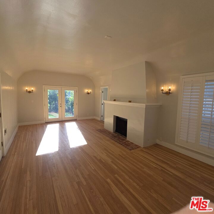 418 S Roxbury Drive Property Photo 10