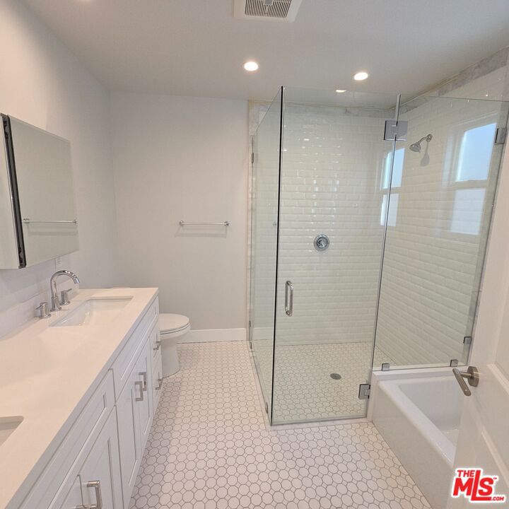 418 S Roxbury Drive Property Photo 18