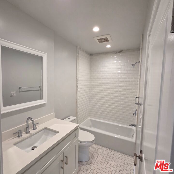 418 S Roxbury Drive Property Photo 22