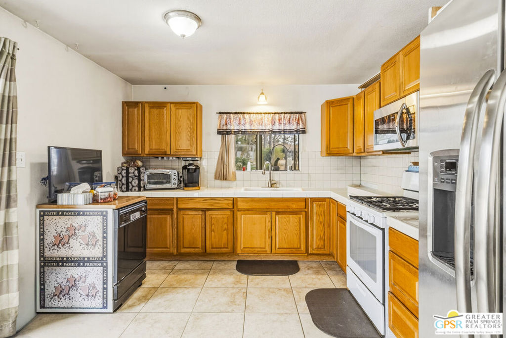 7490 Barberry Avenue Property Photo 14
