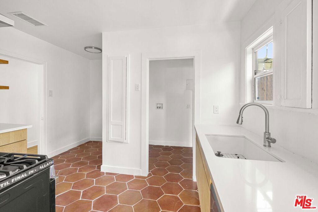 1361 Keniston Avenue Property Photo 20
