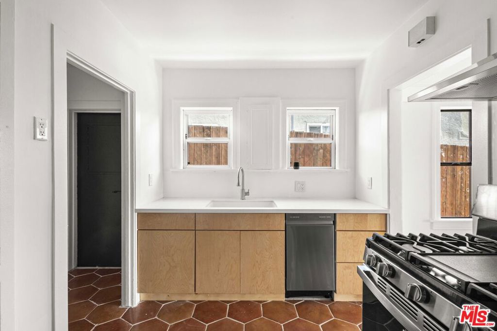 1361 Keniston Avenue Property Photo 23
