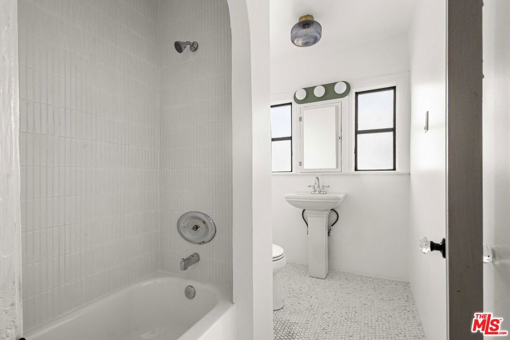 1361 Keniston Avenue Property Photo 31