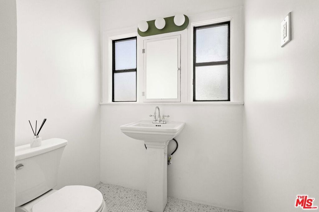 1361 Keniston Avenue Property Photo 32