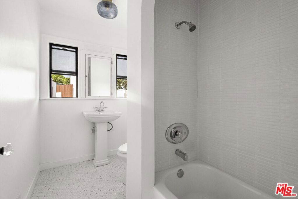 1361 Keniston Avenue Property Photo 45