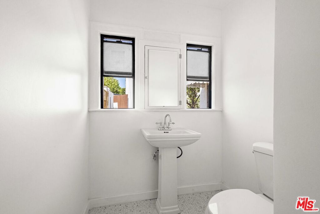 1361 Keniston Avenue Property Photo 46