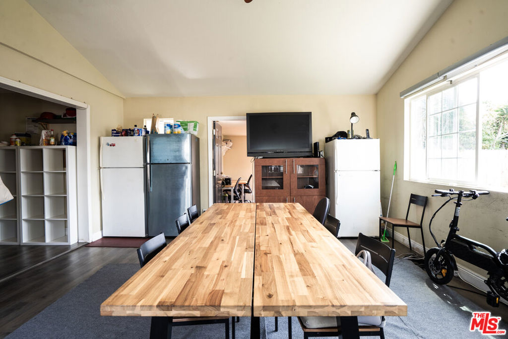 2321 Myrtle Avenue Property Photo 5