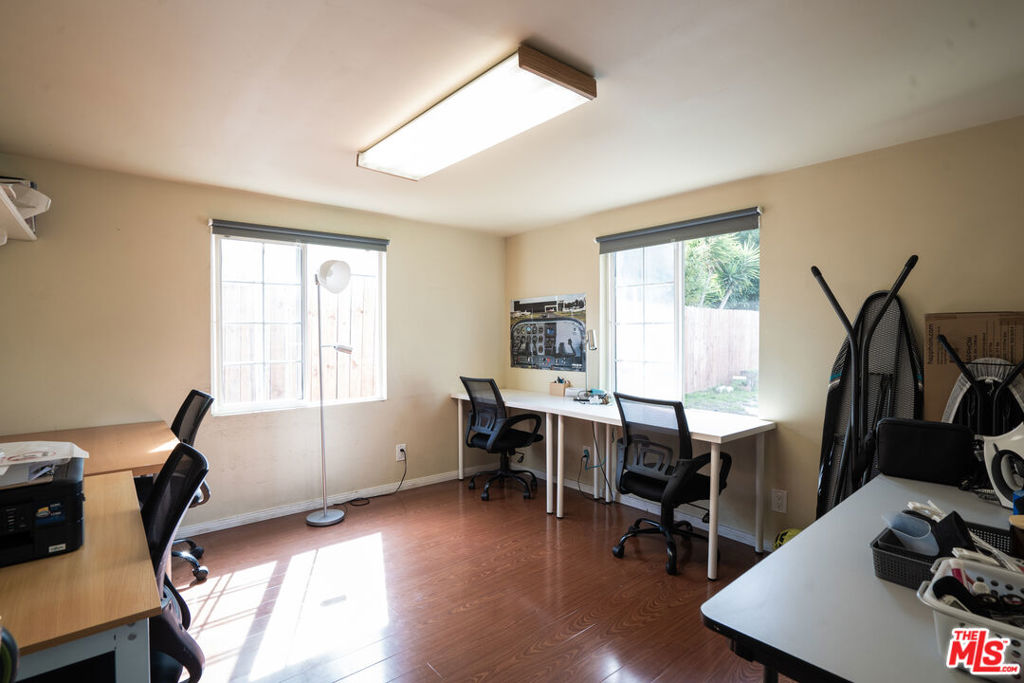 2321 Myrtle Avenue Property Photo 8
