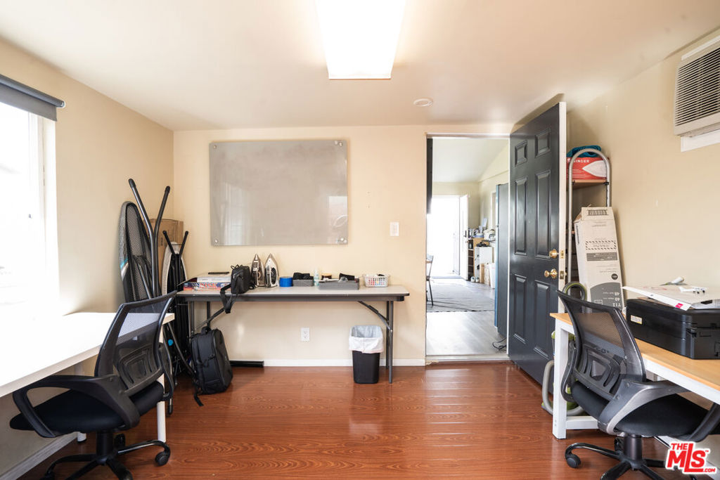 2321 Myrtle Avenue Property Photo 9