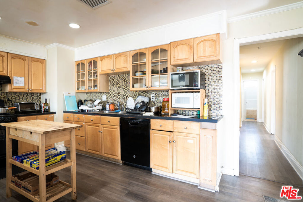 2321 Myrtle Avenue Property Photo 10