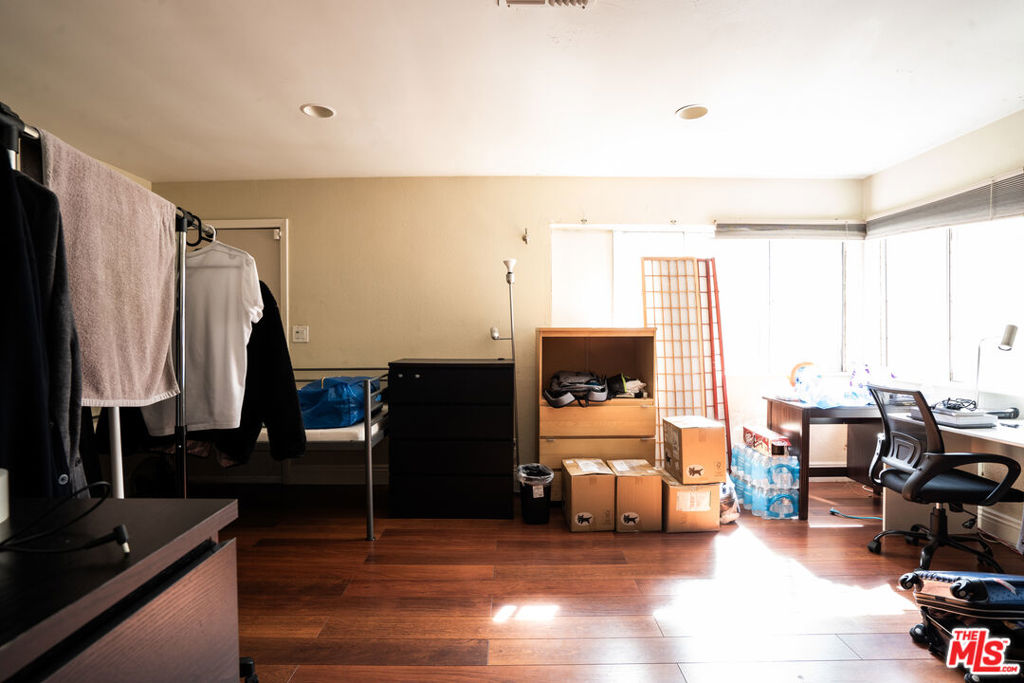 2321 Myrtle Avenue Property Photo 11