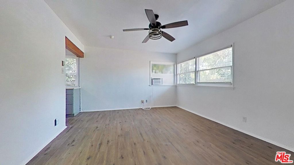 15544 Romar Street Property Photo 6