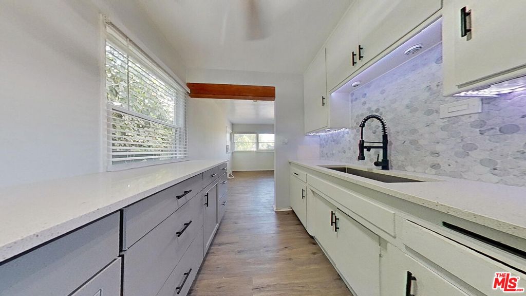 15544 Romar Street Property Photo 7