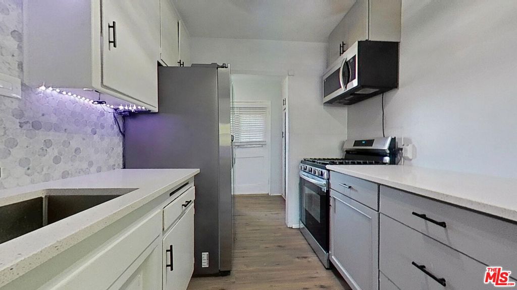 15544 Romar Street Property Photo 10