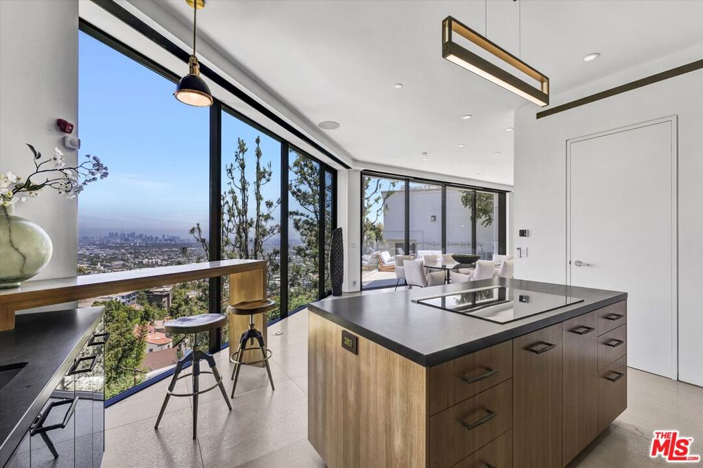 8526 Hollywood Boulevard Property Photo