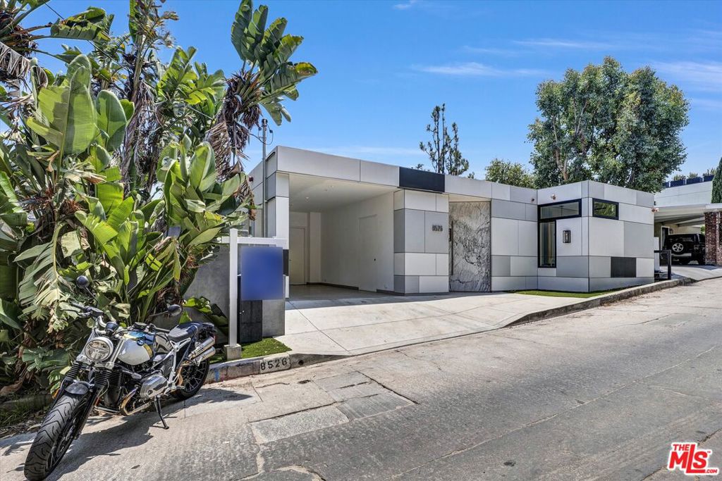 8526 Hollywood Boulevard Property Photo 2