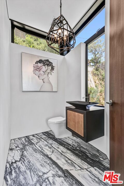 8526 Hollywood Boulevard Property Photo 11