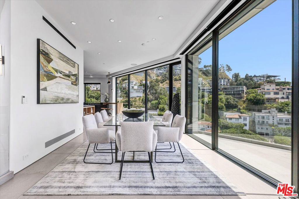 8526 Hollywood Boulevard Property Photo 12