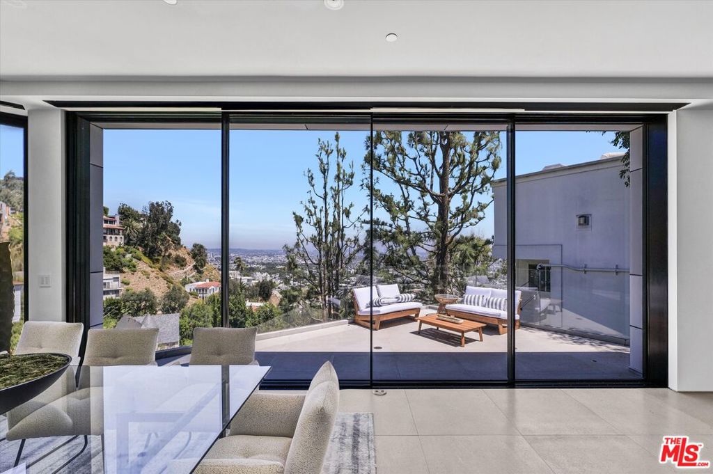 8526 Hollywood Boulevard Property Photo 13