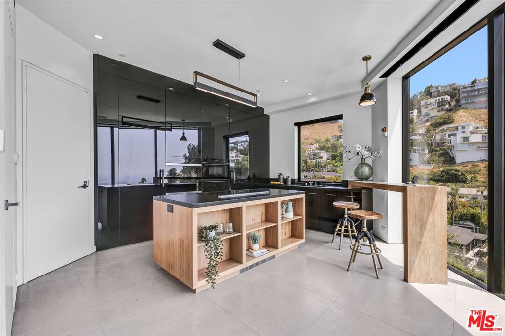 8526 Hollywood Boulevard Property Photo 19