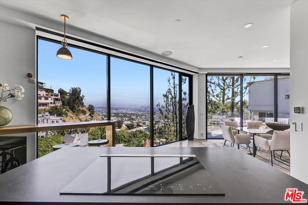 8526 Hollywood Boulevard Property Photo 21