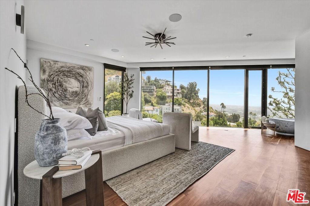 8526 Hollywood Boulevard Property Photo 28