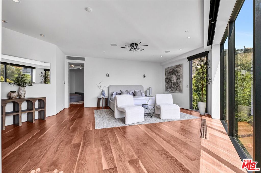 8526 Hollywood Boulevard Property Photo 29