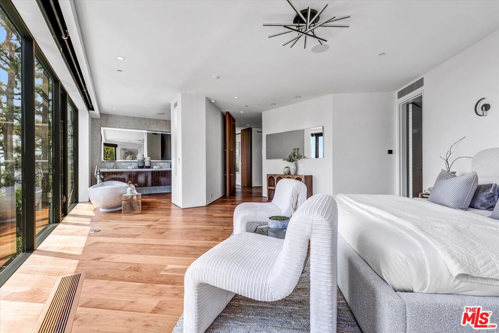 8526 Hollywood Boulevard Property Photo 30