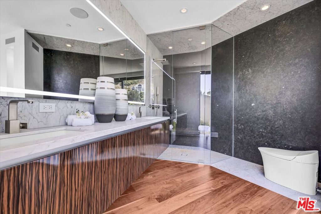 8526 Hollywood Boulevard Property Photo 33