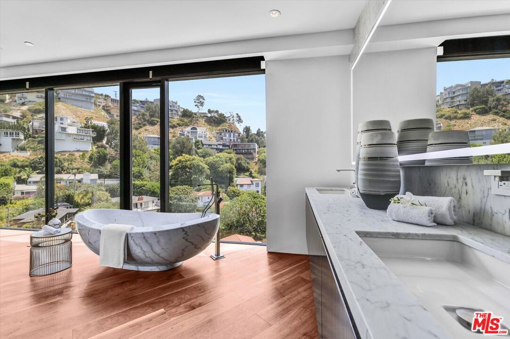 8526 Hollywood Boulevard Property Photo 34
