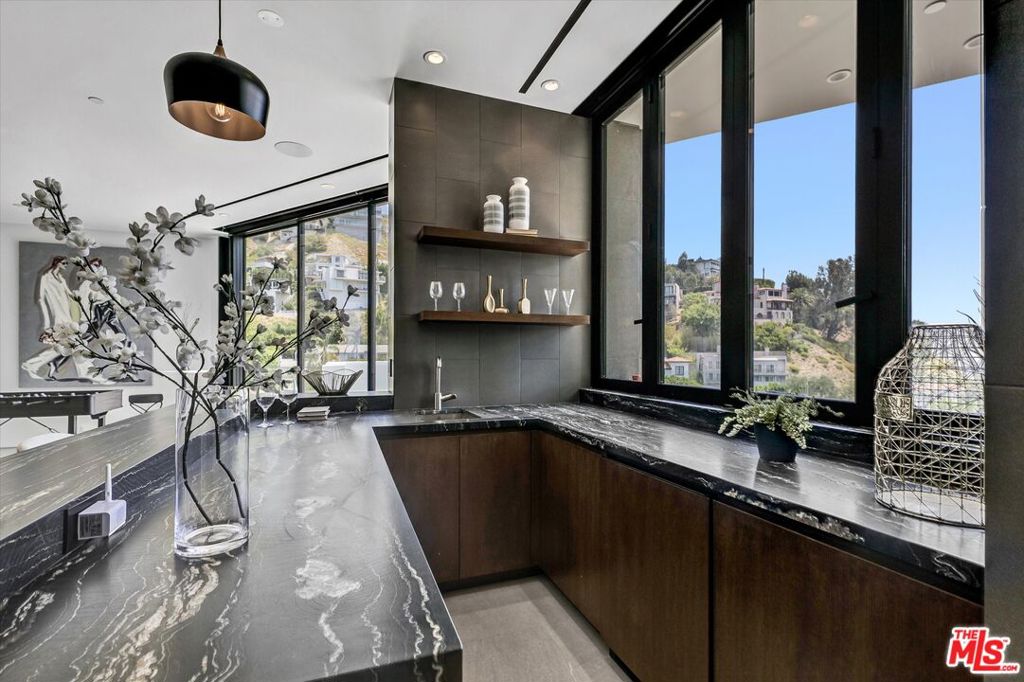 8526 Hollywood Boulevard Property Photo 47