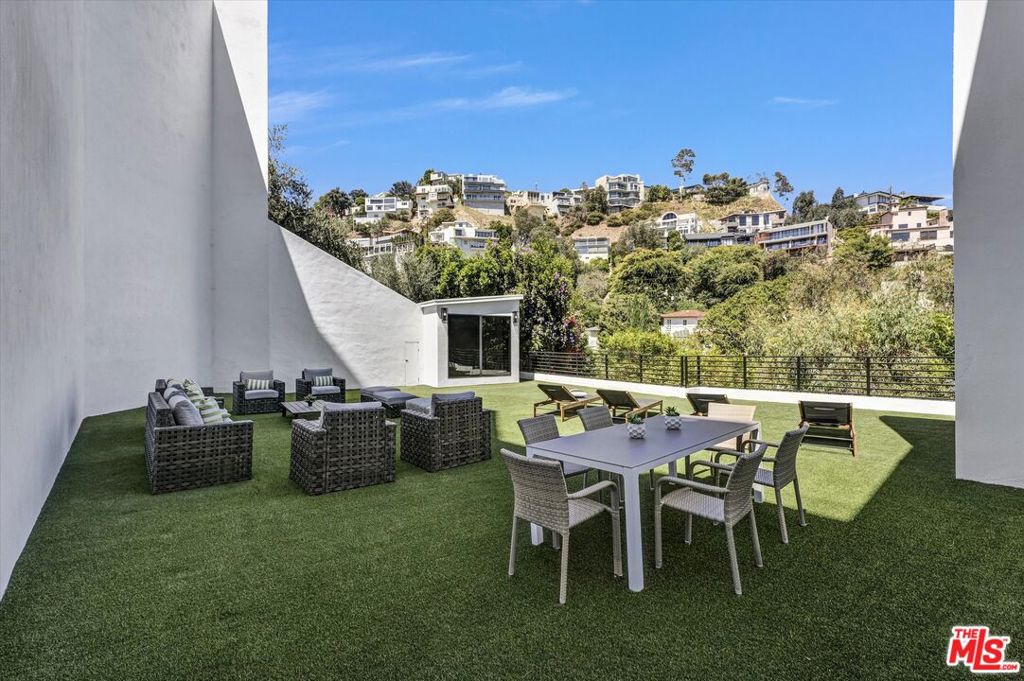 8526 Hollywood Boulevard Property Photo 68