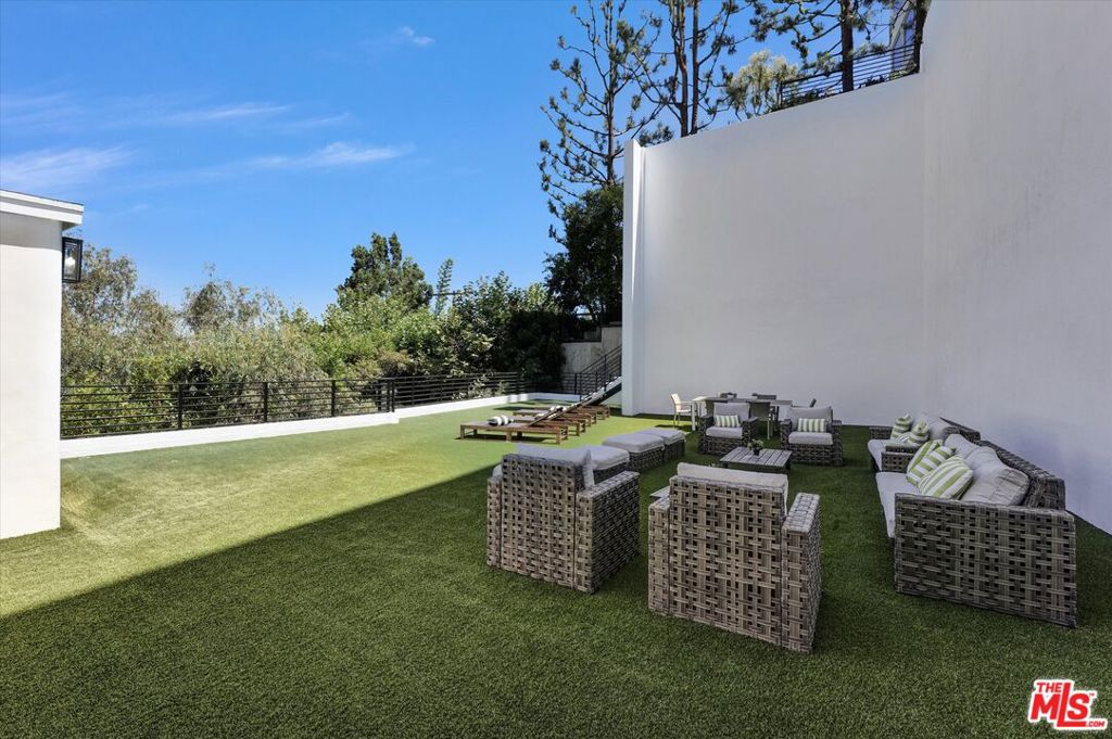 8526 Hollywood Boulevard Property Photo 69