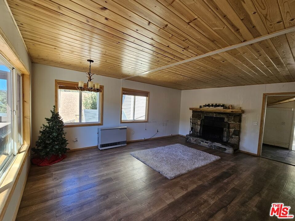 718 Blue Jay Road Property Photo 5