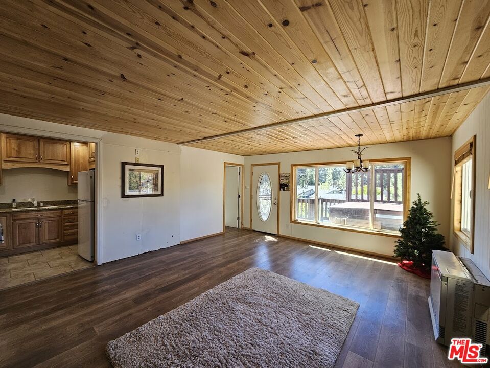 718 Blue Jay Road Property Photo 6