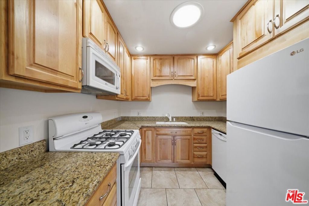 718 Blue Jay Road Property Photo 8