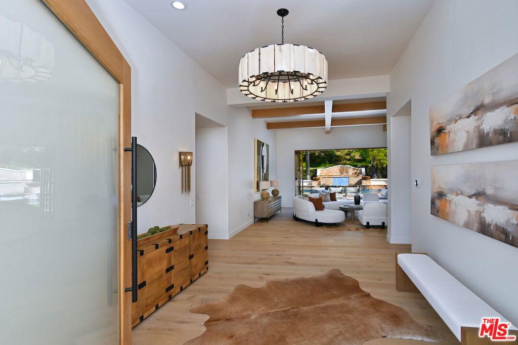 25605 Melbourne Court Property Photo 6