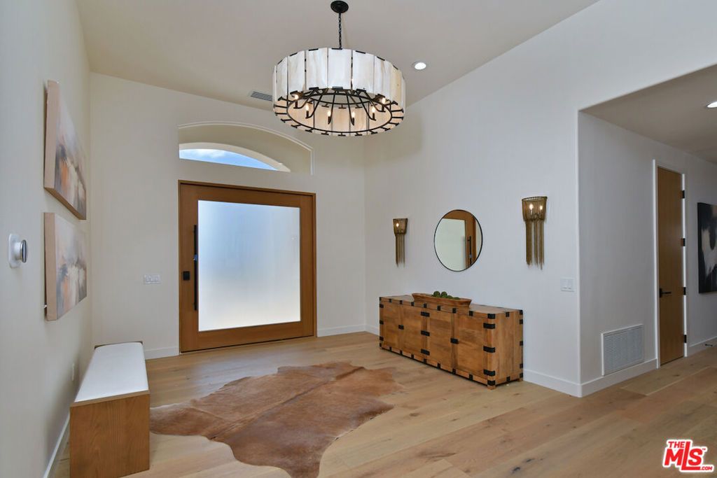 25605 Melbourne Court Property Photo 7