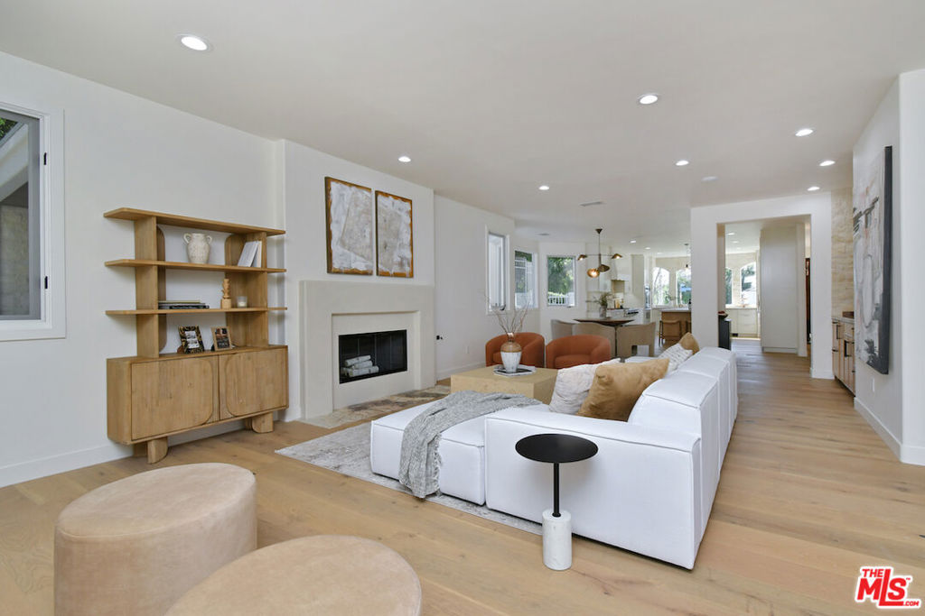 25605 Melbourne Court Property Photo 16