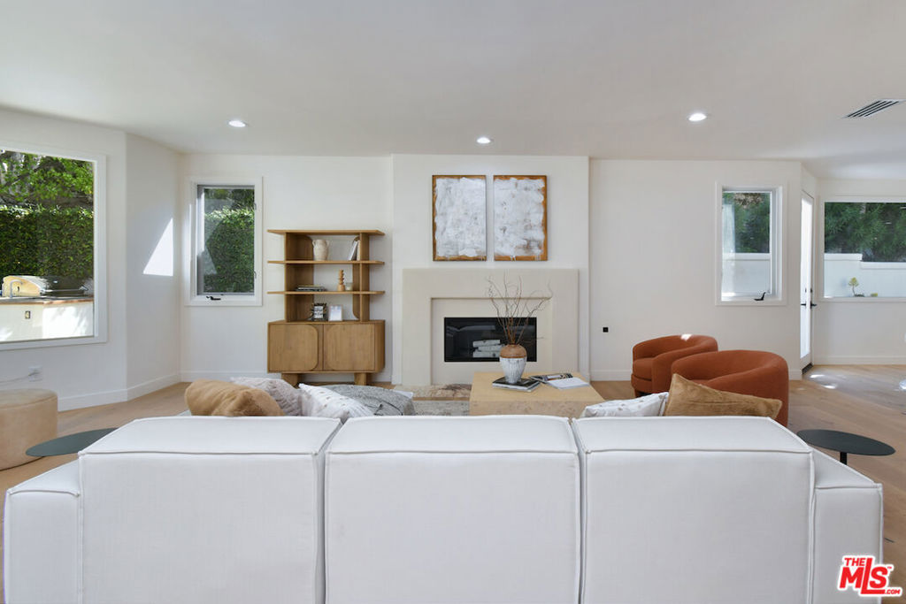 25605 Melbourne Court Property Photo 17