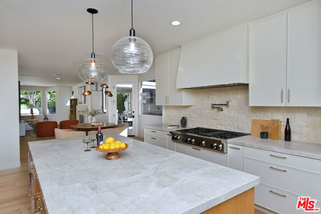 25605 Melbourne Court Property Photo 24