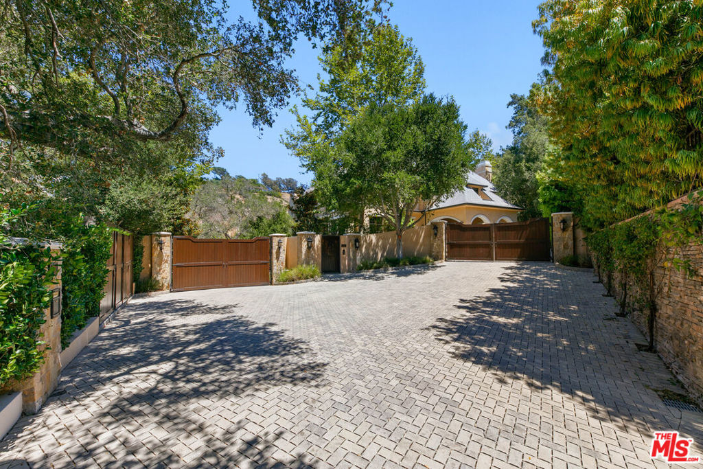 3911 Oeste Avenue Property Photo 2