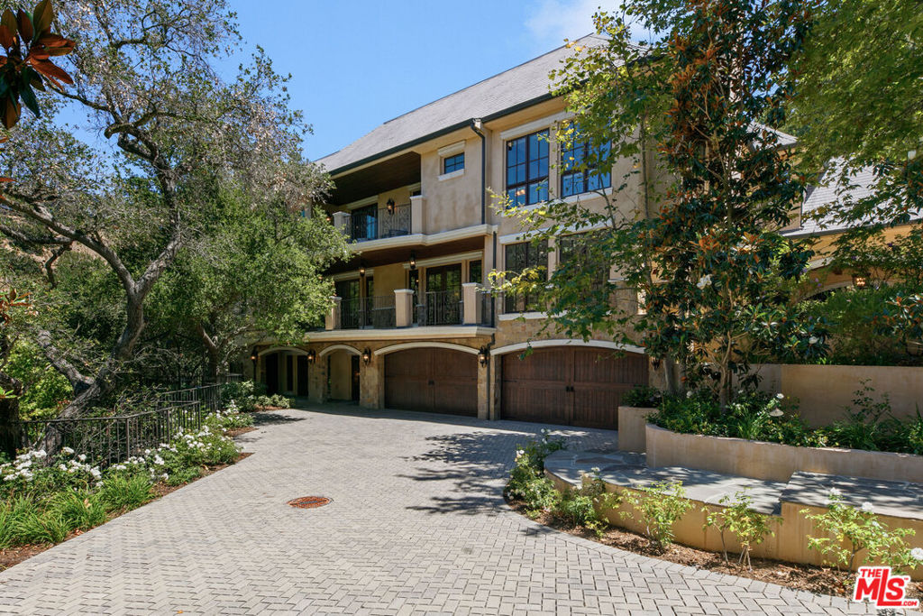 3911 Oeste Avenue Property Photo 4