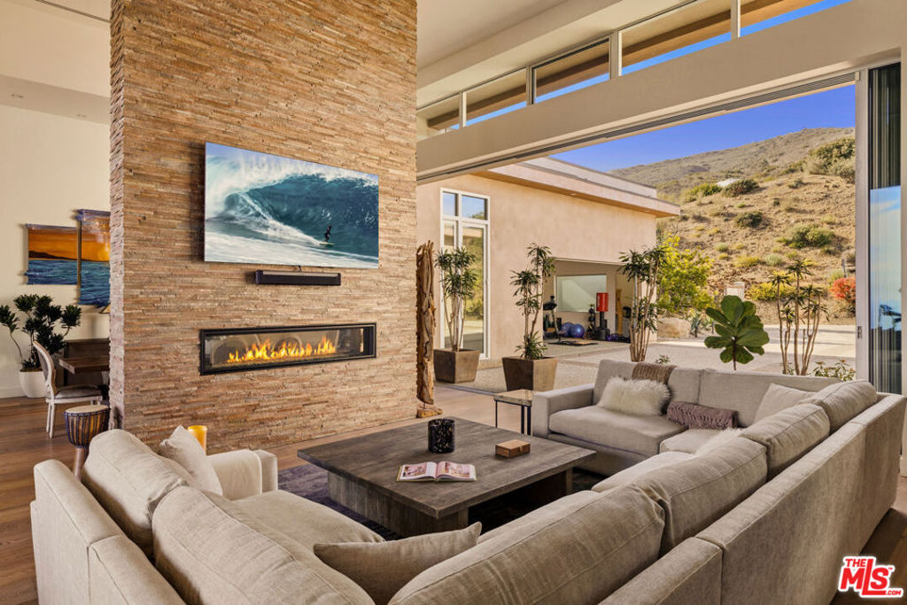10715 Yerba Buena Road Property Photo 6